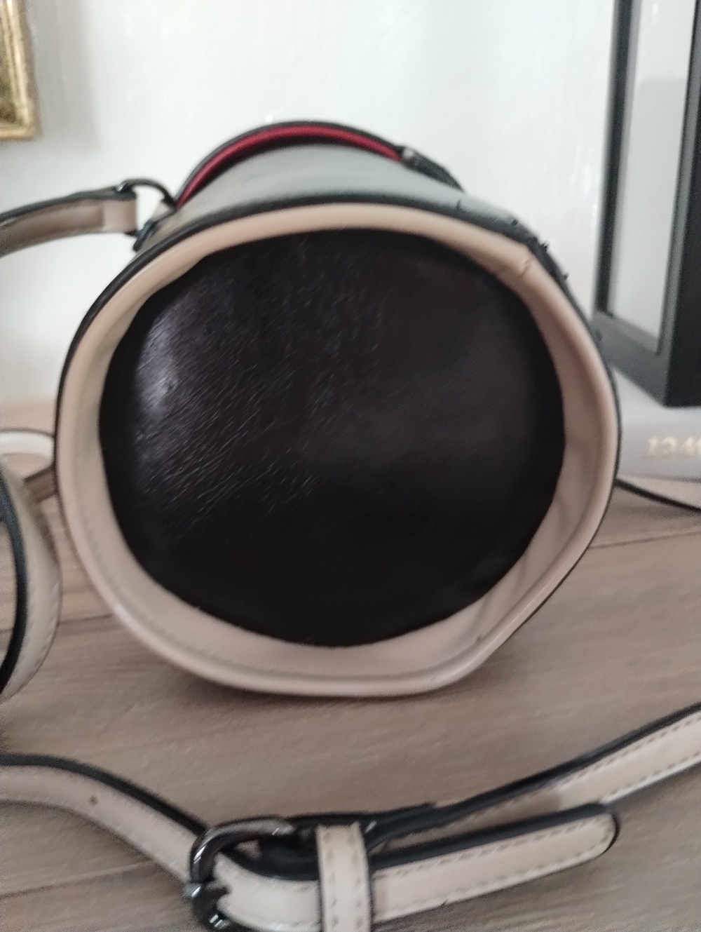 Classic Black & Cream Bucket Drum Style Crossbody Bag - Picture 5 of 8